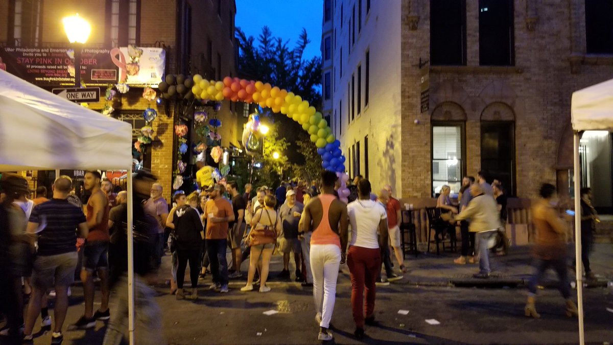 drosophilosophy's tweet photo. night falls. still going. still loving my neighborhood. #OutFest2017 https://t.co/MXxQmzIDge