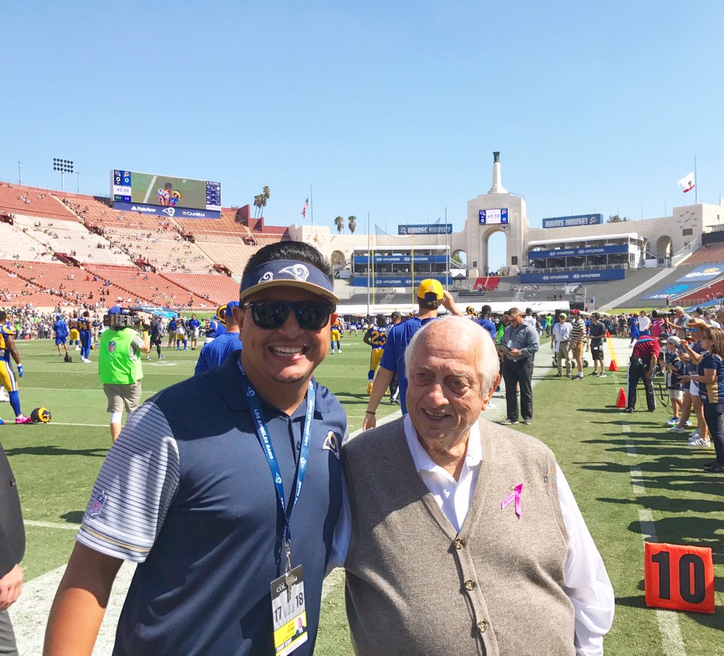 rubenpena_2's tweet photo. Had the pleasure of meeting Tommy Lasorda at the @RamsNFL game today.. Living Legend! @Dodgers @USFSportMgt https://t.co/WEqSAXGfAQ