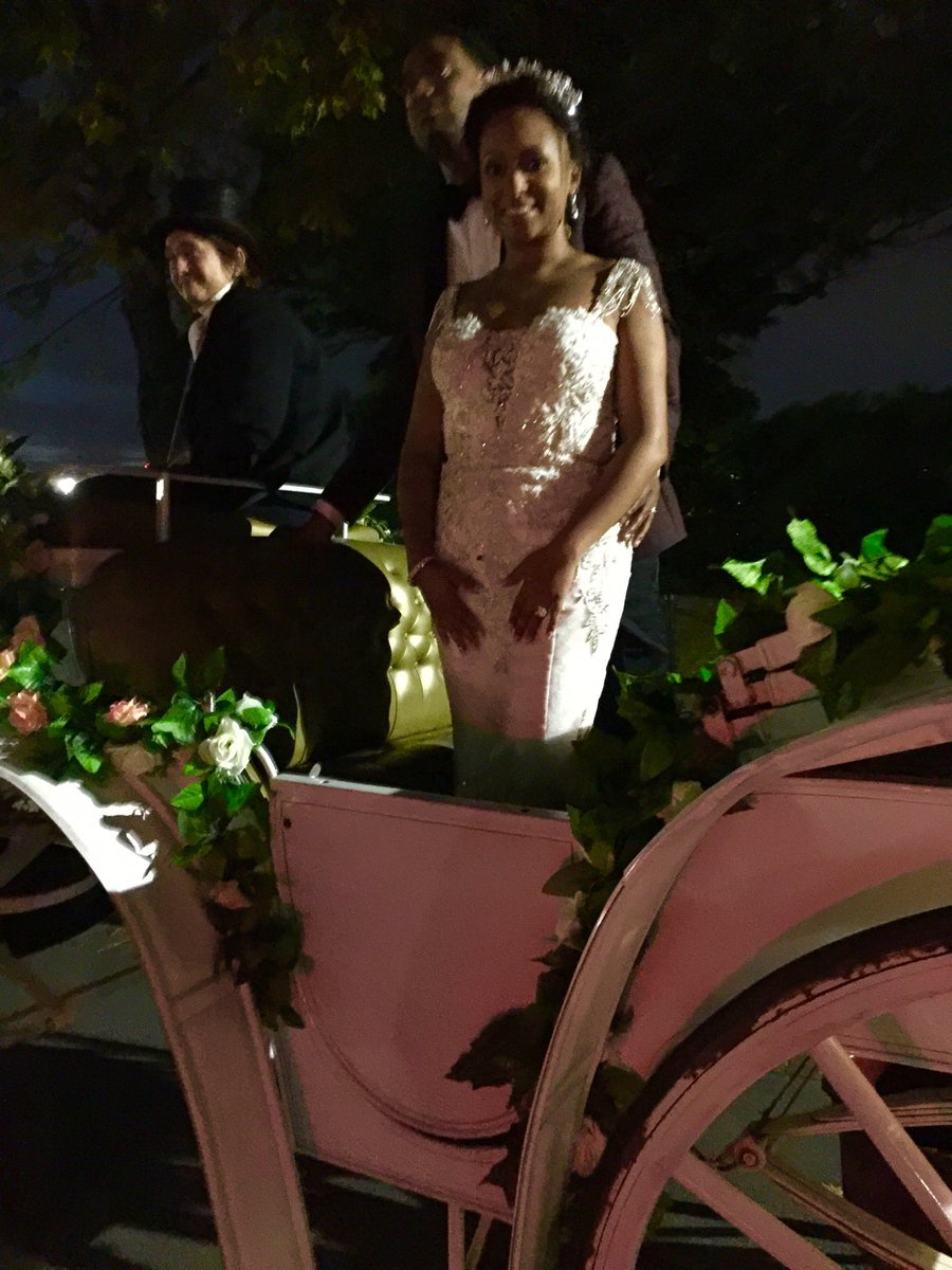 ladymaclin1's tweet photo. Surprised my daughter with a carriage ride fit for a Princess from parents. https://t.co/DFpqnmJmui