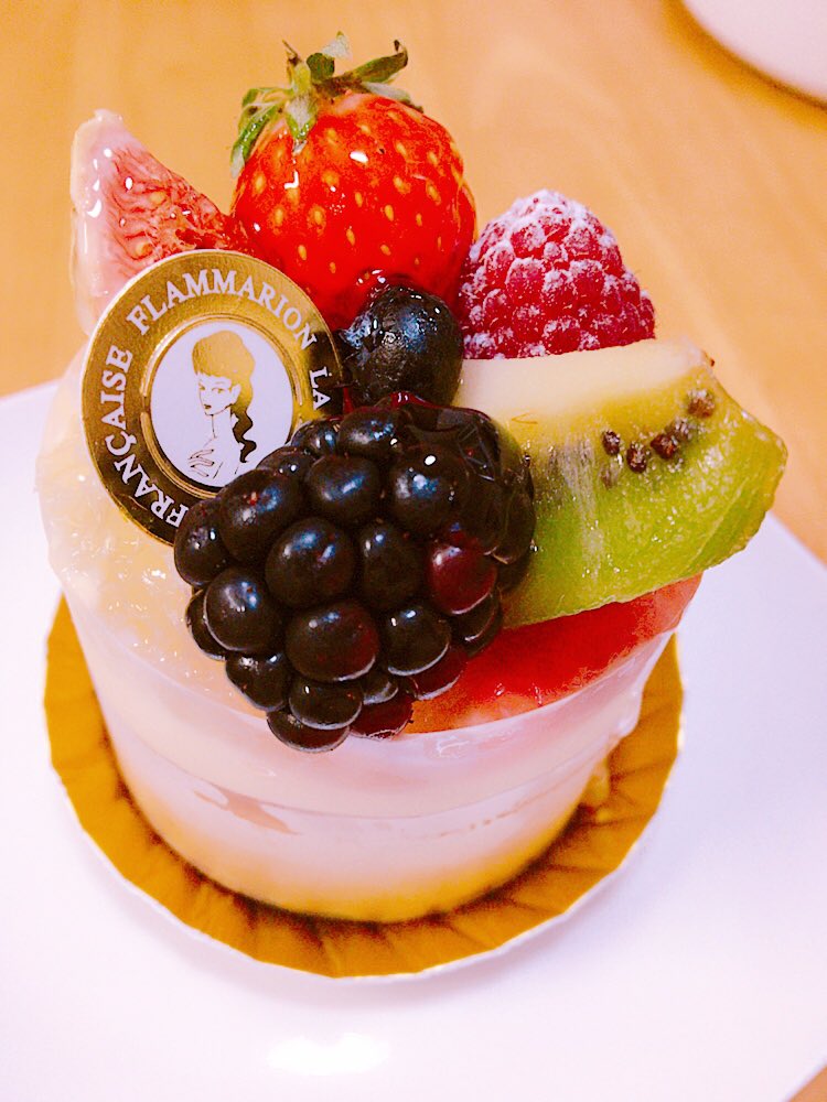 Ichigo 池上線は本日無料 池上本門寺のあと 久が原へ 老舗のケーキ屋さん フラマリオンがおすすめです 甘さ控えめで大きくて 季節ごとに変わるフルーツ チョコレートケーキも甘さ控えめで最後まで美味しくいただけます T Co