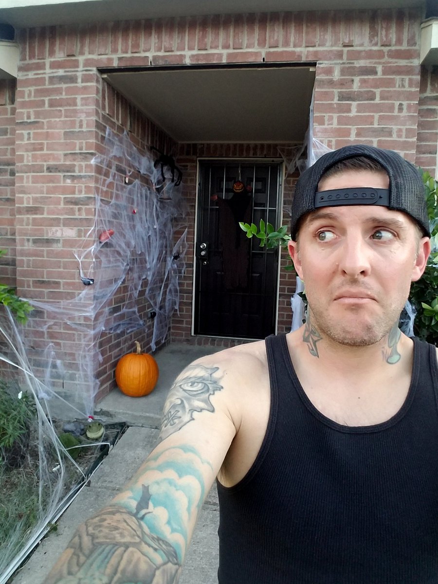 SeeinredGaming's tweet photo. Spookiest damn porch on the block! Kappa! Had fun decorating with lil red. #spooky #smallstreamers #hallowstreams https://t.co/KyVjX6PUf4
