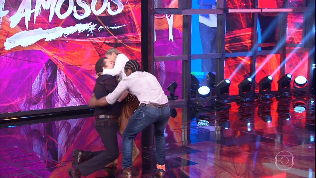 Vivi pra ver o Faustão fazer uma vídeo cassetada ao vivo. #DançaDosFamosos