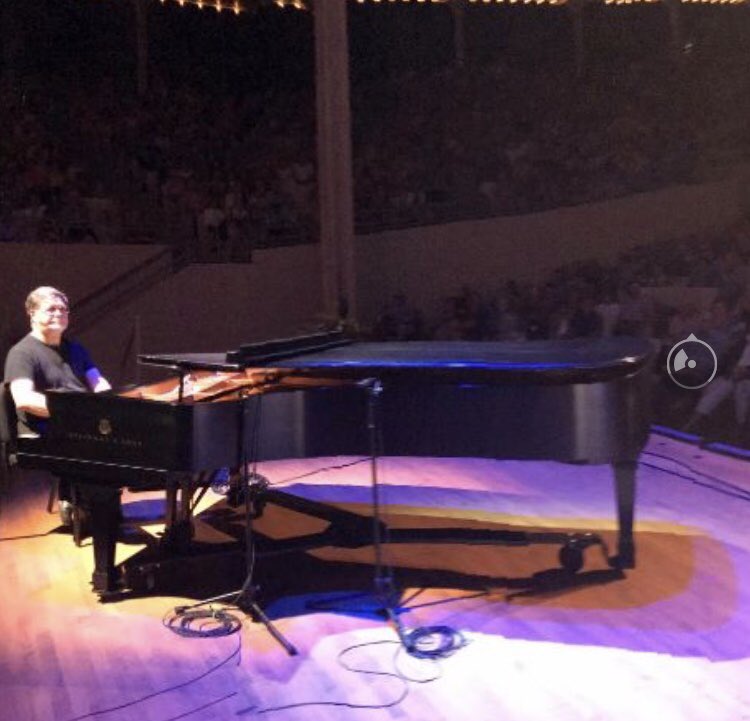 coreyrobertsing's tweet photo. I get asked what it’s like being in front of thousands of people for a #show #actorslife #greatful #actors #singers #stayfocusedkeepgoing. https://t.co/iYFFONUKdf