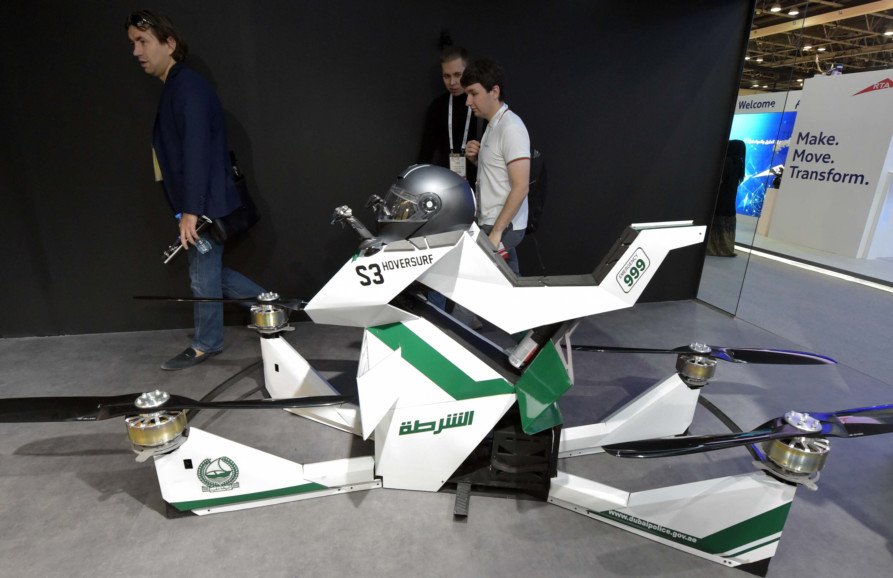 #Dubai #Police unveil flying bike, robotic vehicles gulfnews.com/news/uae/crime… #GITEX2017 #gitextechnologyweek