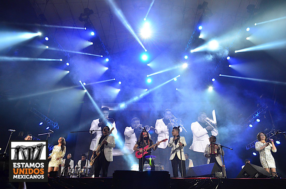 Junto a <a href="/ximenamusic/">Ximena Sariñana</a> y Jay De la Cueva, <a href="/angelesazulesmx/">Los Ángeles Azules</a> cierra esta noche. ¡México, sigamos ayudando! #EstamosUnidosMexicanos