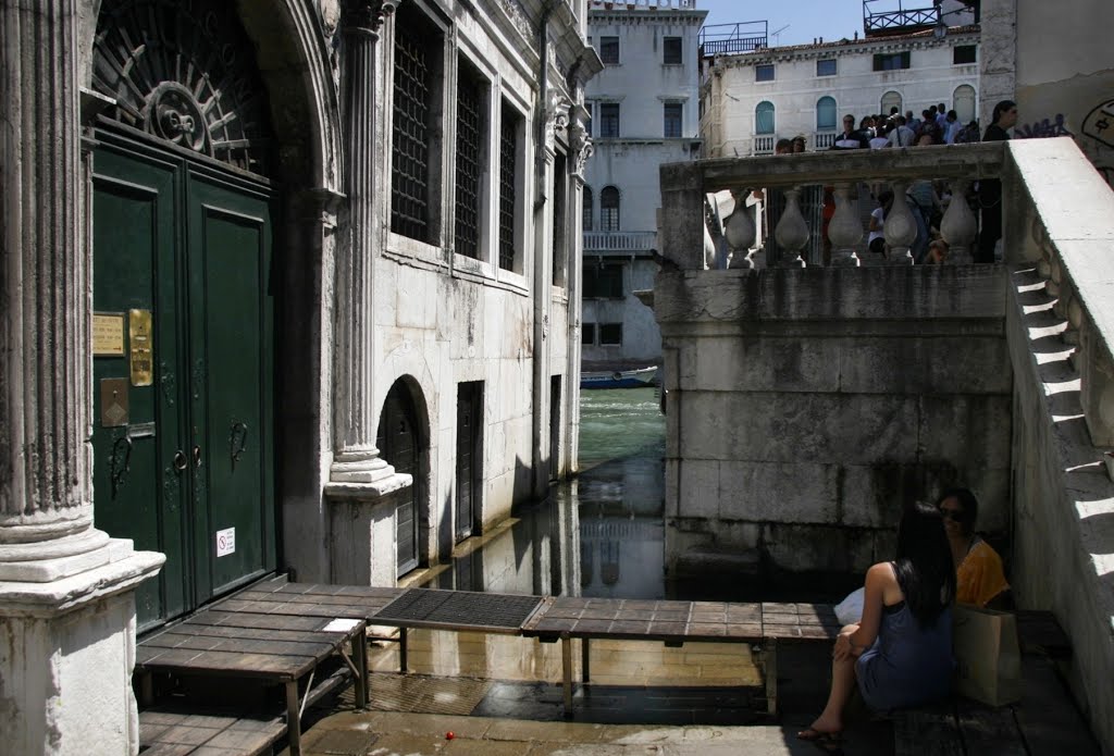 JiriJiriVeverka's tweet photo. Acqua alta presso Ponte di Rialto
#Venezia
@IveserVenezia
@veneziatoday
@Veneziaautentic
@DetourismVenice
@DiscoverVenezia
@DiscoverItalia https://t.co/M01vyPix6F