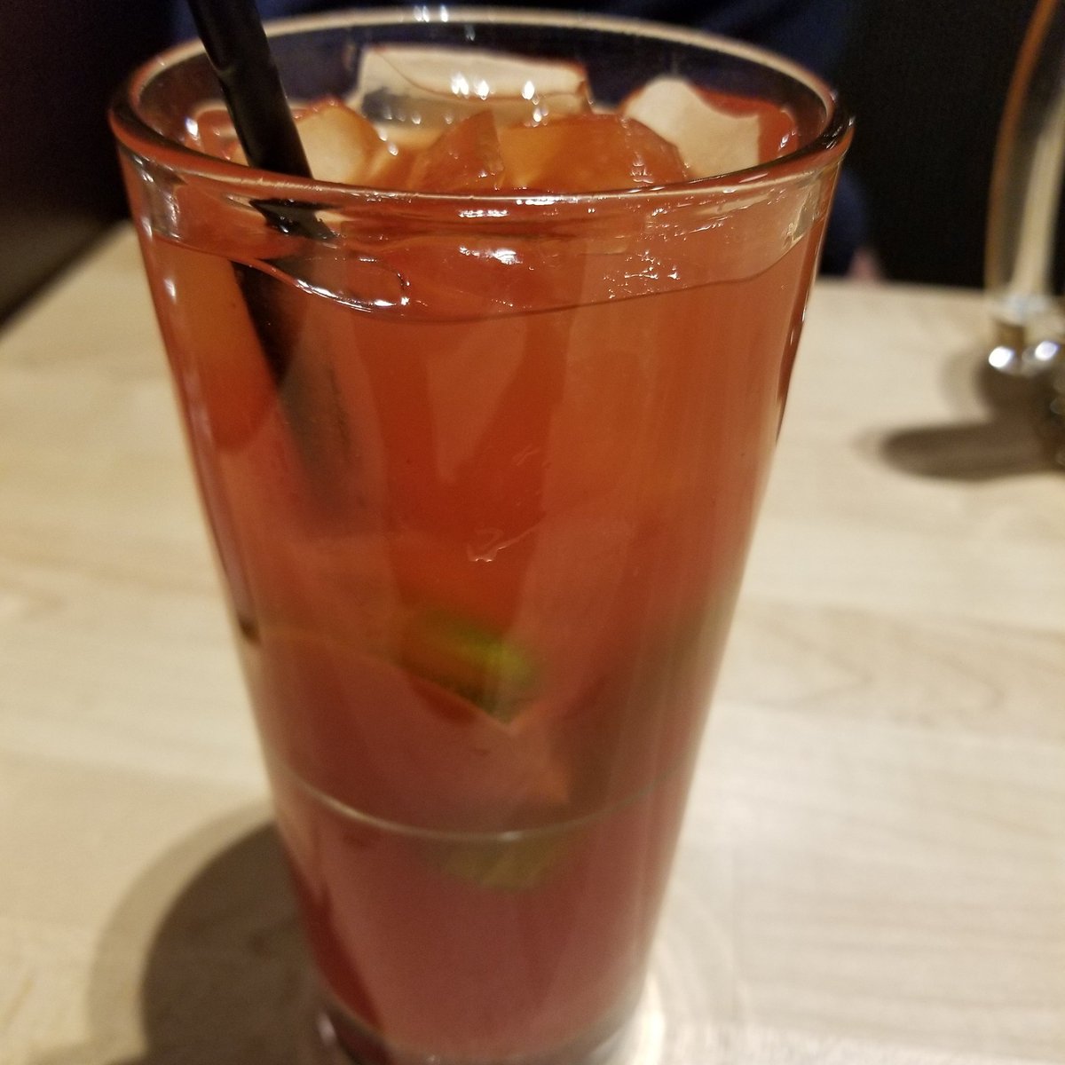 vanbanff's tweet photo. @bostonpizza kinda sucks when you're kinda closed but not and the Server doesn't wanna make any "hard drinks " ...no wort, no rim no fun... https://t.co/DeT5QSCnMC