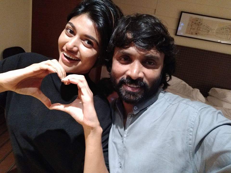 XavierMariabell's tweet photo. #BiggBossTamil famous #Oviya @OviyaaSweetz ❤😍 & #Snehan #anuya 👍
#Friendshipmeet https://t.co/10PGpEpfFF