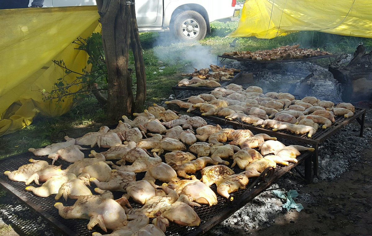 Hugo71654607's tweet image. Jornada para recaudar fondos para cerrar la cancha y hacer vestuarios