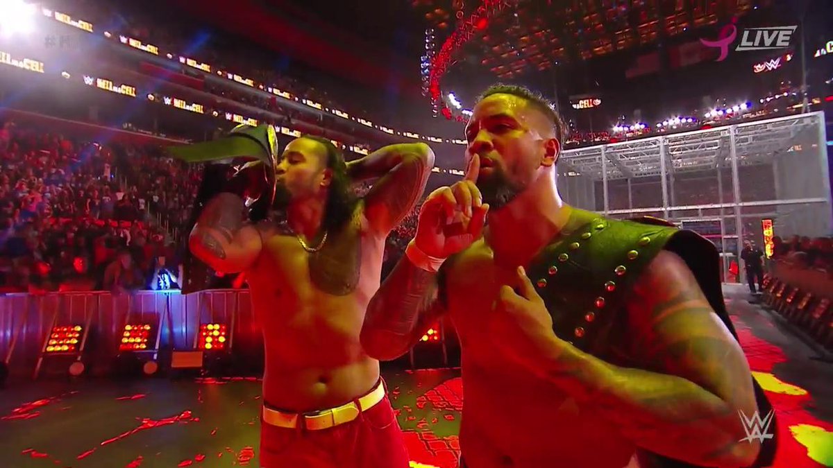 WWE's tweet photo. Your NEWWWW #SmackDown #TagTeamChampions, @WWEUsos! #HIAC https://t.co/IM9ysD0iwe