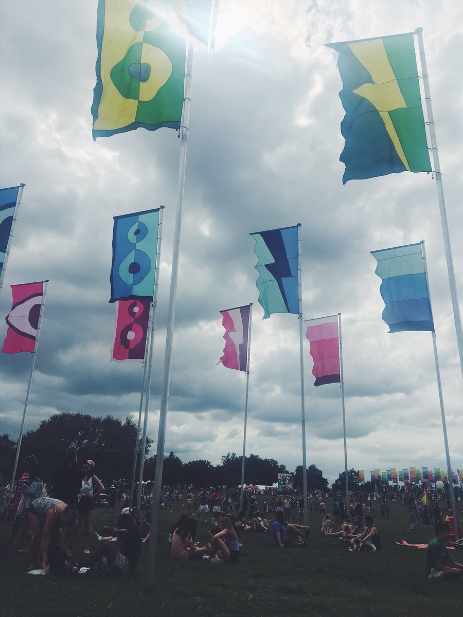 Tequila_Denim's tweet photo. 🎈🎈🎈#ACLFest https://t.co/I09UpeDXAf