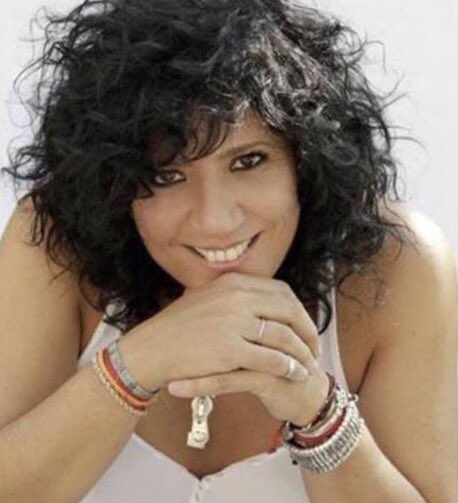 eddi_du's tweet photo. Gracias @NoraGAcosta por hacer sonar #MiTrozoDeCielo de @RosanaOficial 👑 
#PostDataTeAmo
#YoEscuchoVale975
@Vale975 https://t.co/hL3SQu2IHs