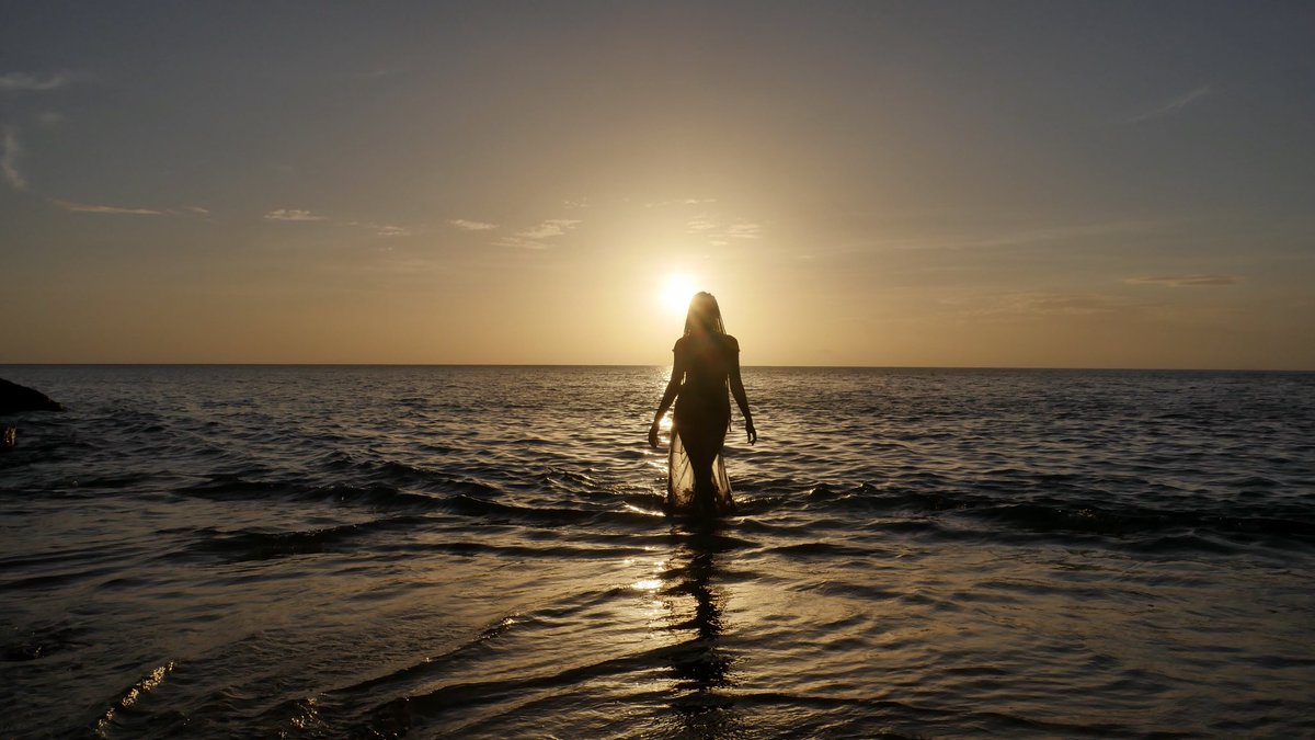 ipomeen's tweet image. Tout ça parce que j’aime beaucoup les jeux d’ombres.