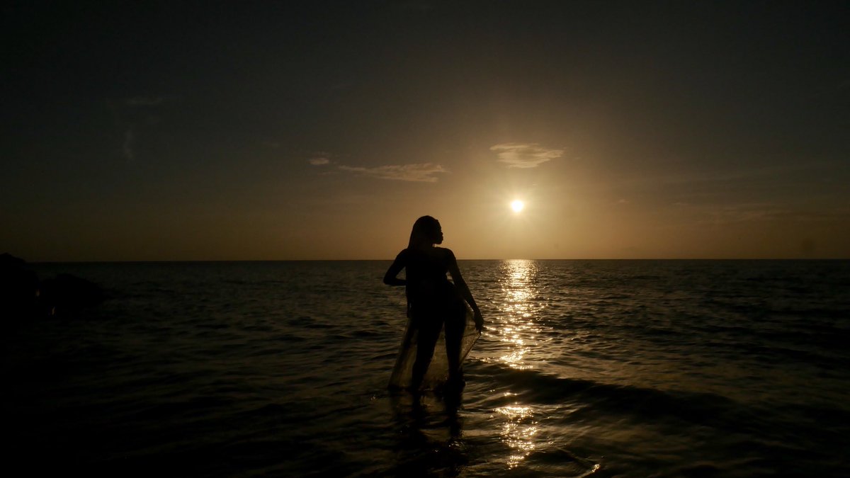 ipomeen's tweet image. Tout ça parce que j’aime beaucoup les jeux d’ombres.