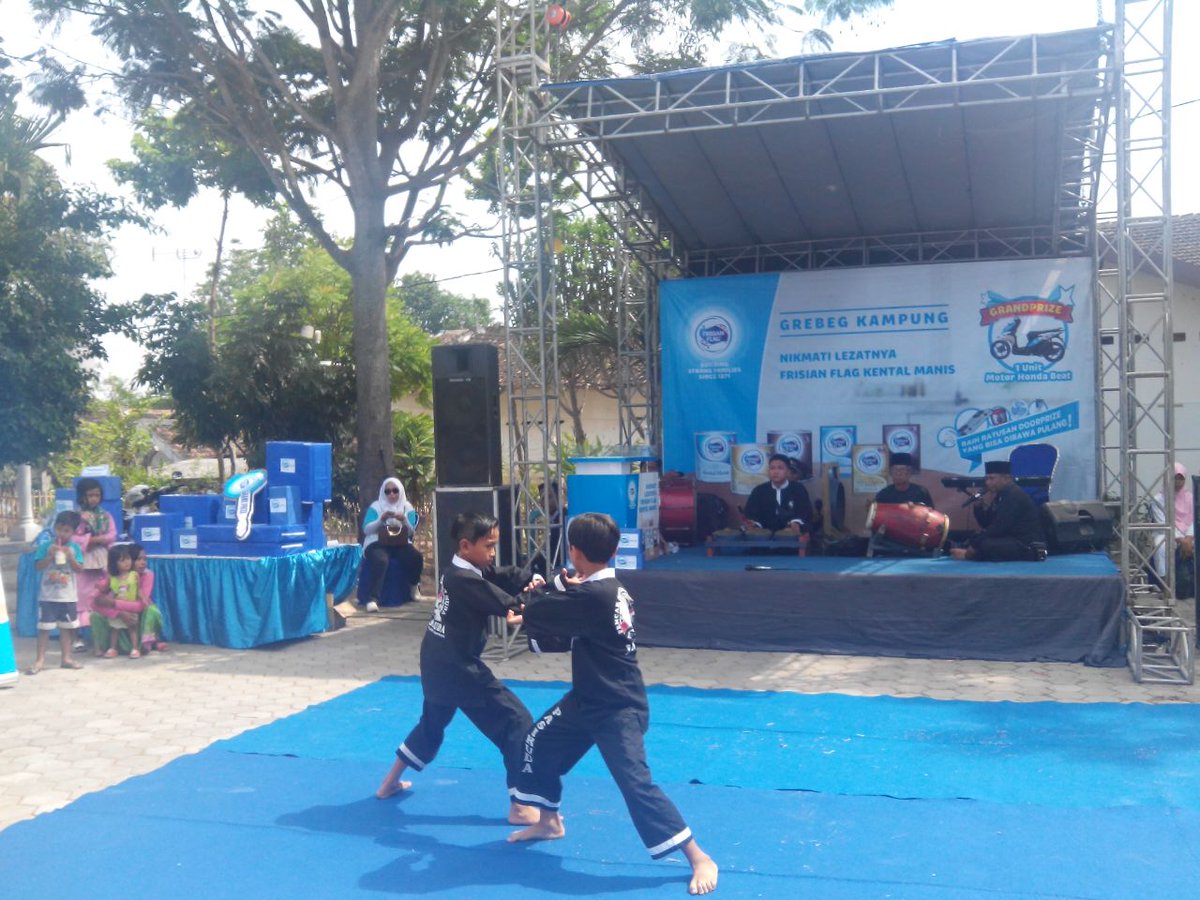 citrafm935's tweet photo. Puncak Acara bendera kental manis grebek kampung Kecamatan Prajekan 08 Oktober 2017. Selamat Untuk Pemenang Hadiah Utama 1 Unit Sepeda Matic https://t.co/mLL9iLD6Zn