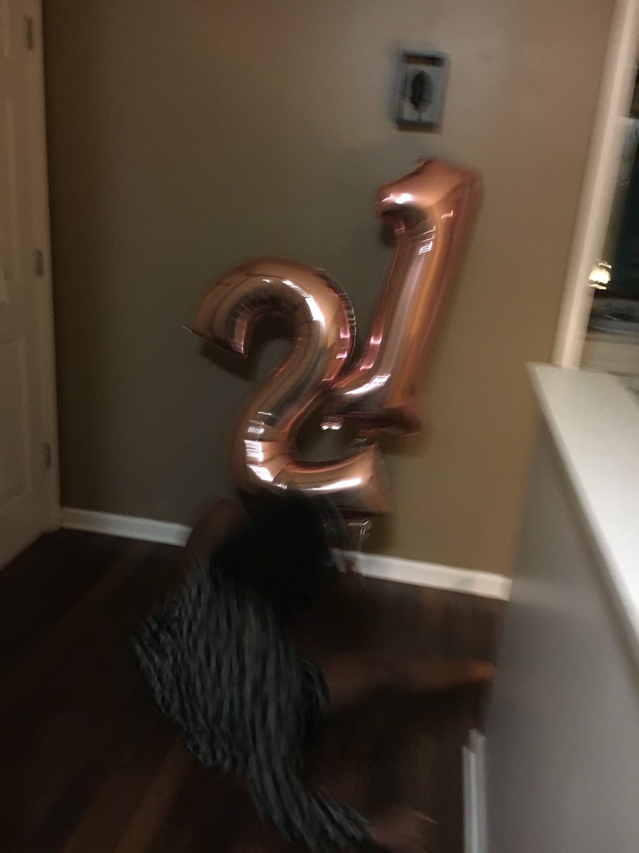 brianicallender's tweet photo. When ur sister is trying to get you to look "bad" but ur leg has other plans 😂 #21stbirthdayfail https://t.co/qUKZFN9Wwx