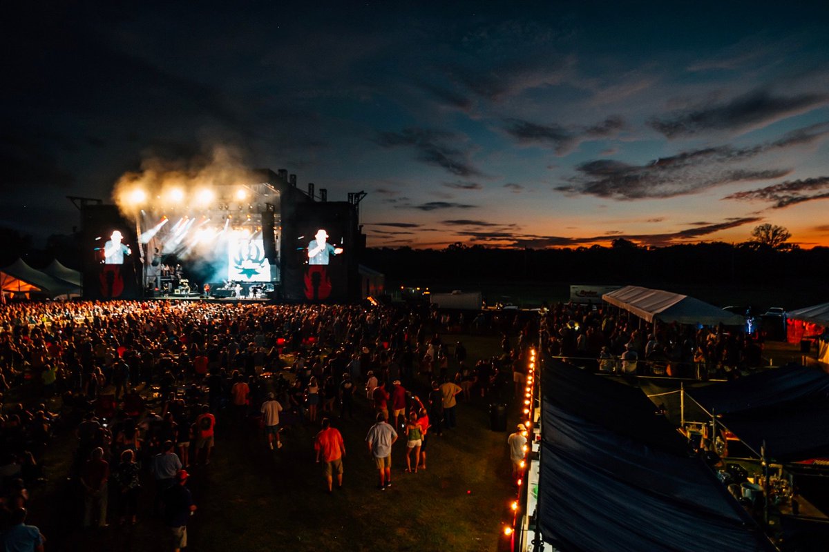 FlambeauFest's tweet photo. .@HankJr brought all his rowdy friends to Flambeau Fest, tonight! https://t.co/kaCgXhar5d