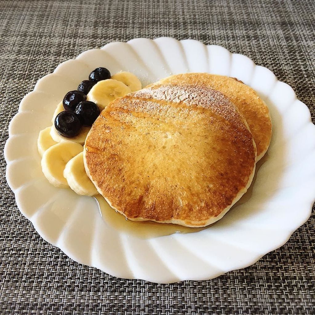 Komado 遅く起きた朝はバナナパンケーキ ふんわりもっちりでお腹いっぱい 白崎茶会のあたらしいおやつ バナナのパンケーキ 卵乳製品小麦粉不使用 T Co Mifqaoc1nz