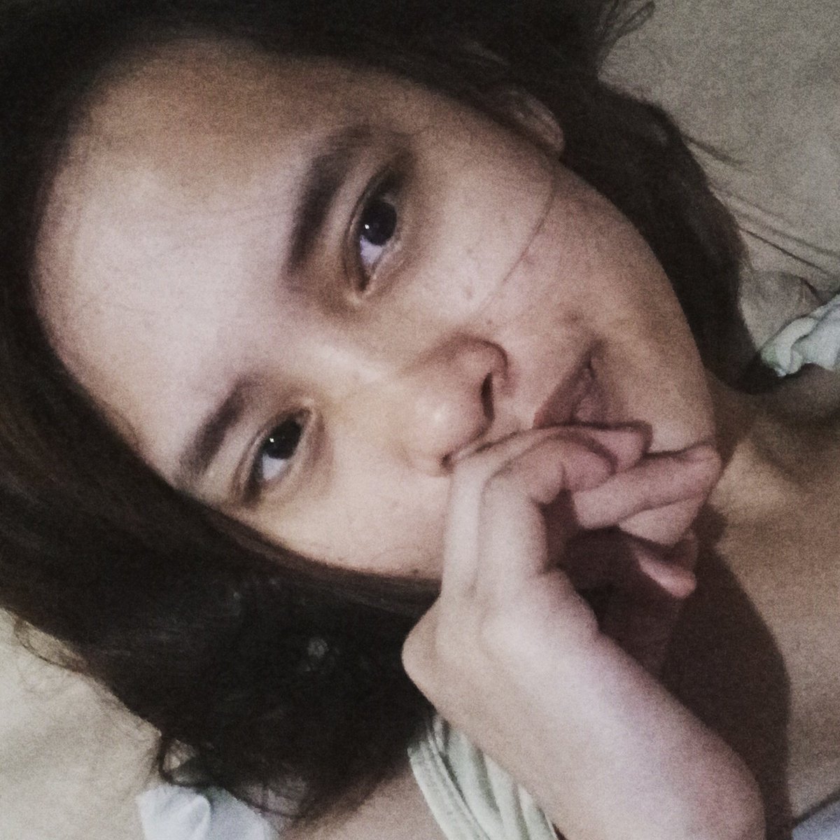 Aneeeeeeeeng's tweet photo. Happy monday sabi ng tatlong tigyawat ko. 😂😂 https://t.co/grigFSESEt