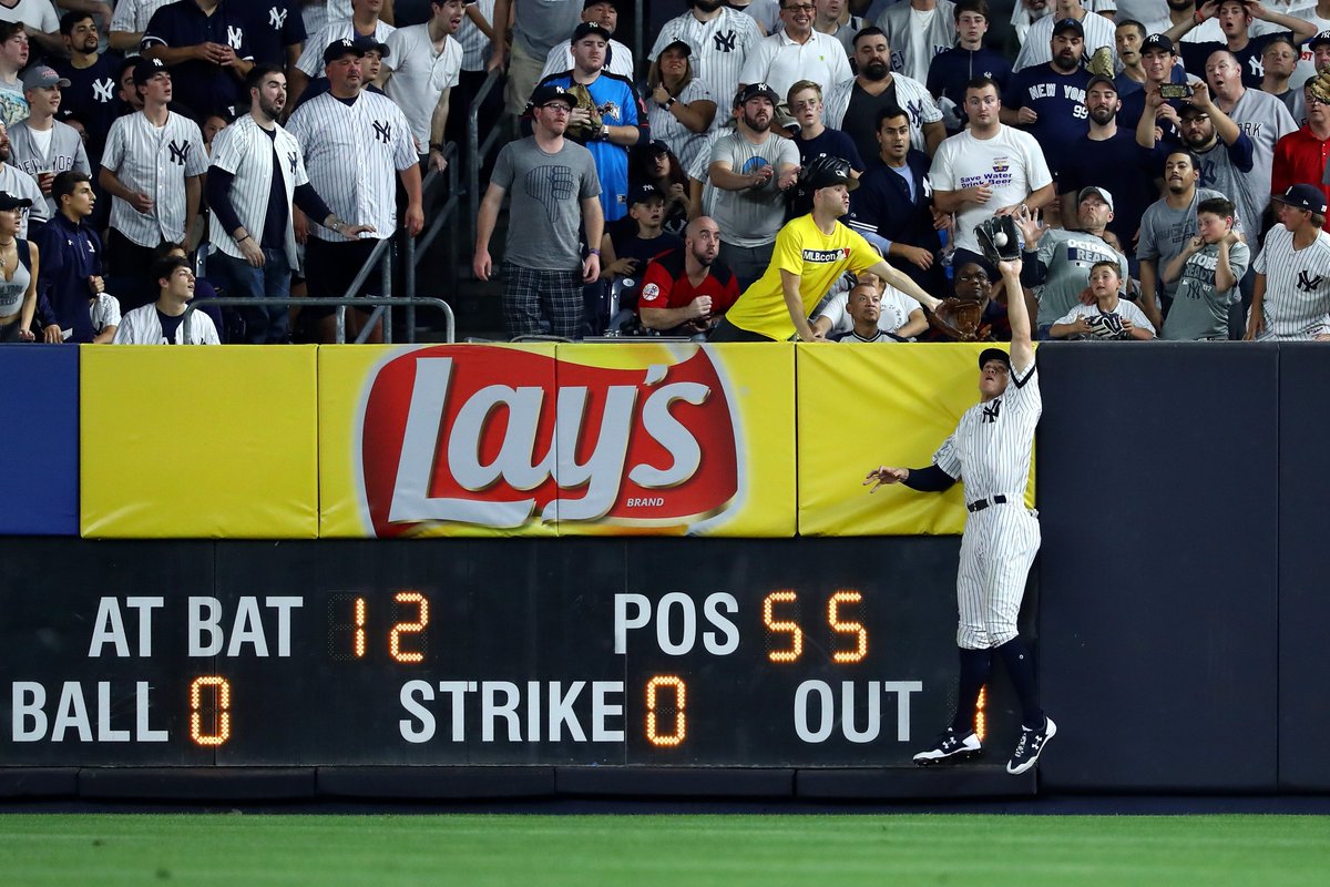 YahooSports's tweet image. The many faces of Aaron Judge's home run robbery #ALDS