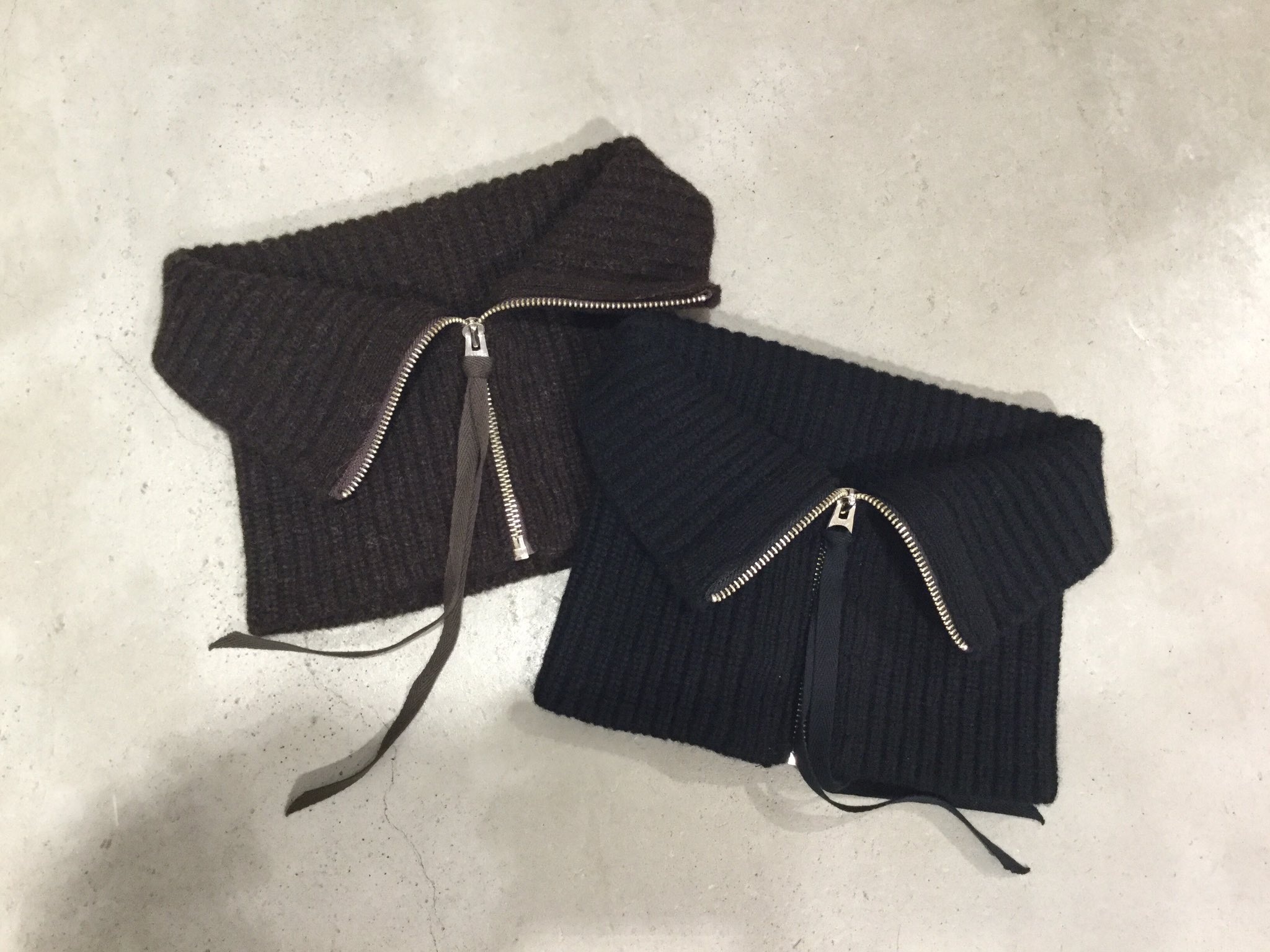 O Xrhsths 1ldk Terrace Sto Twitter Jane Smith Zip Up Neck Warmer 10 000 Tax つけ襟のような感覚で使えるネックウォーマー ジップアップなのでお好みの襟の高さに調整可能 お手持ちのニットやシャツと合わせて楽しんで下さい T Co Vkwahqjlek Twitter