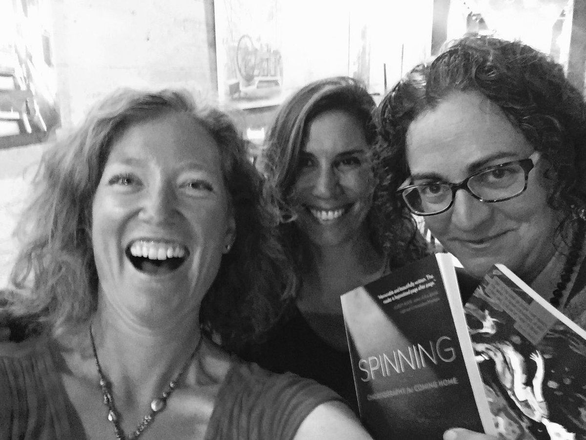 thaisderich's tweet photo. @Litquake #writeonmamas #litquake2017 @janinekovac #fun #publicity #bookpublicity https://t.co/l6k1ZQaWIy