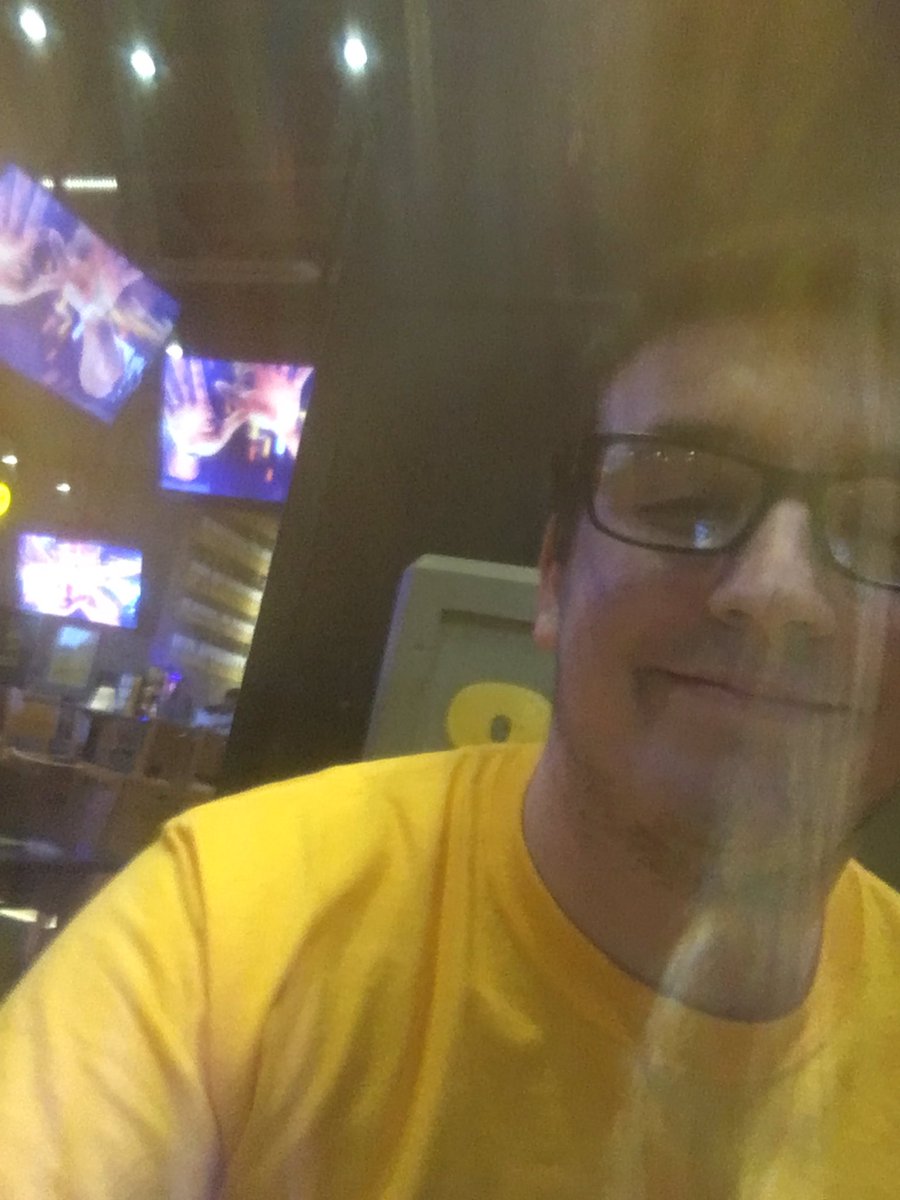 beth_the_byrd's tweet photo. Neon Barrel can make a shattered front camera look bootyful #GratTim https://t.co/Y1tnnTqvKF