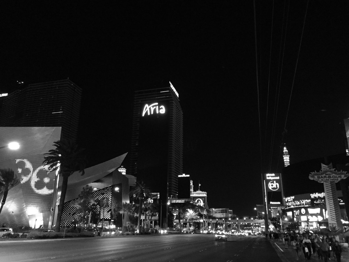 Vegas's tweet photo. The marquees of the Las Vegas Strip go dark in a show of unity and strength for the victims and their families. #VegasStrong https://t.co/dz8T3Oytvz