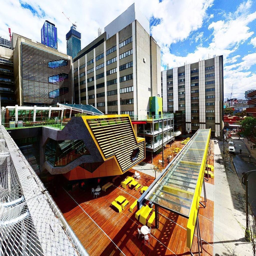 JOatRMIT's tweet photo. What an amazing #rmit #campus! Really enjoy this #view, where #old and #new meets.
-----------------------
#Discov… https://t.co/dSpSbZjUuC https://t.co/EopsOUsgI2