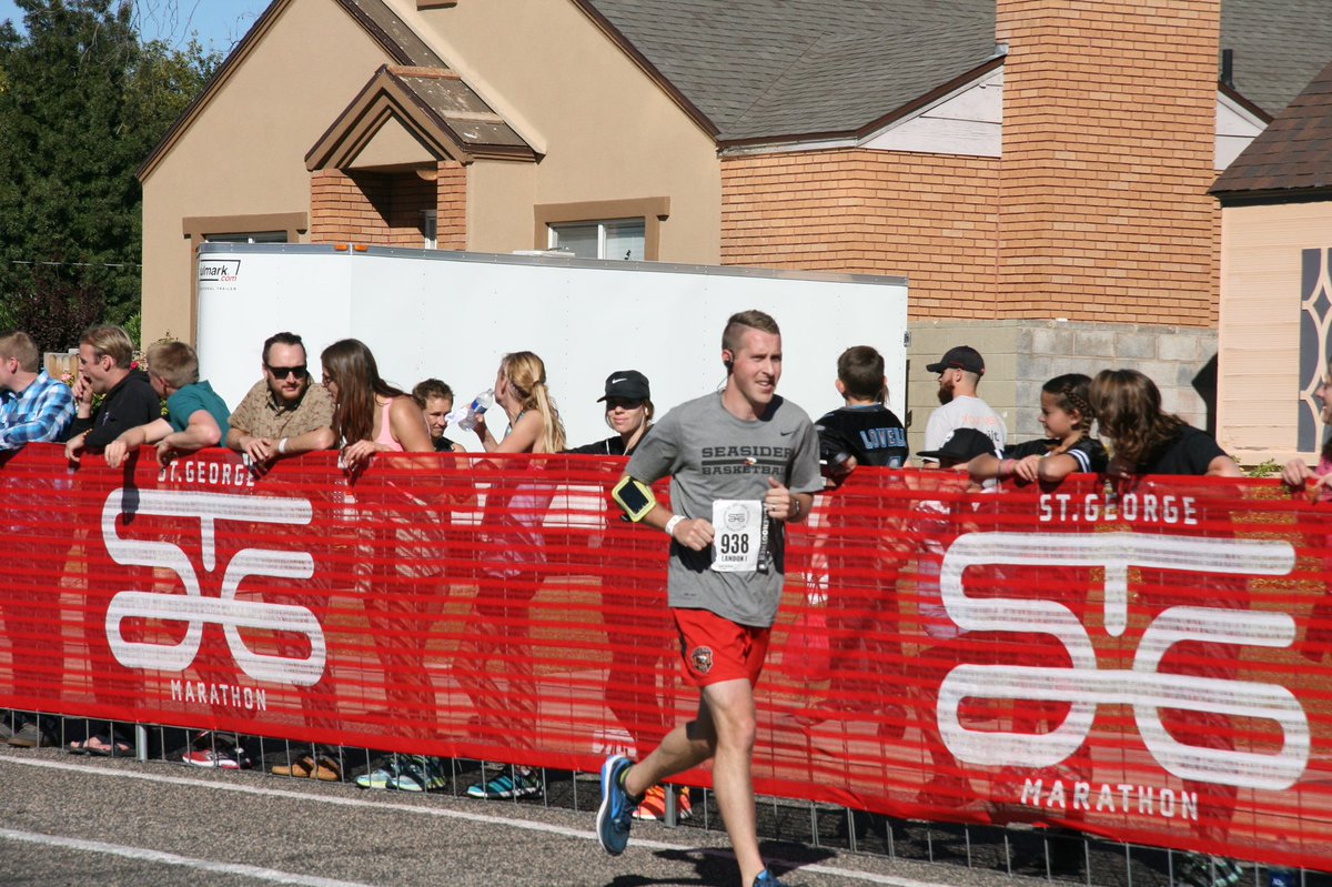 LandonSouthwick's tweet photo. 1st Marathon ✅
⏱:3:37:21 
St. George Marathon yesterday was amazing. Crazy enough I think I want to do another one.
#JustAnotherRunner https://t.co/4qAfxFWRKI