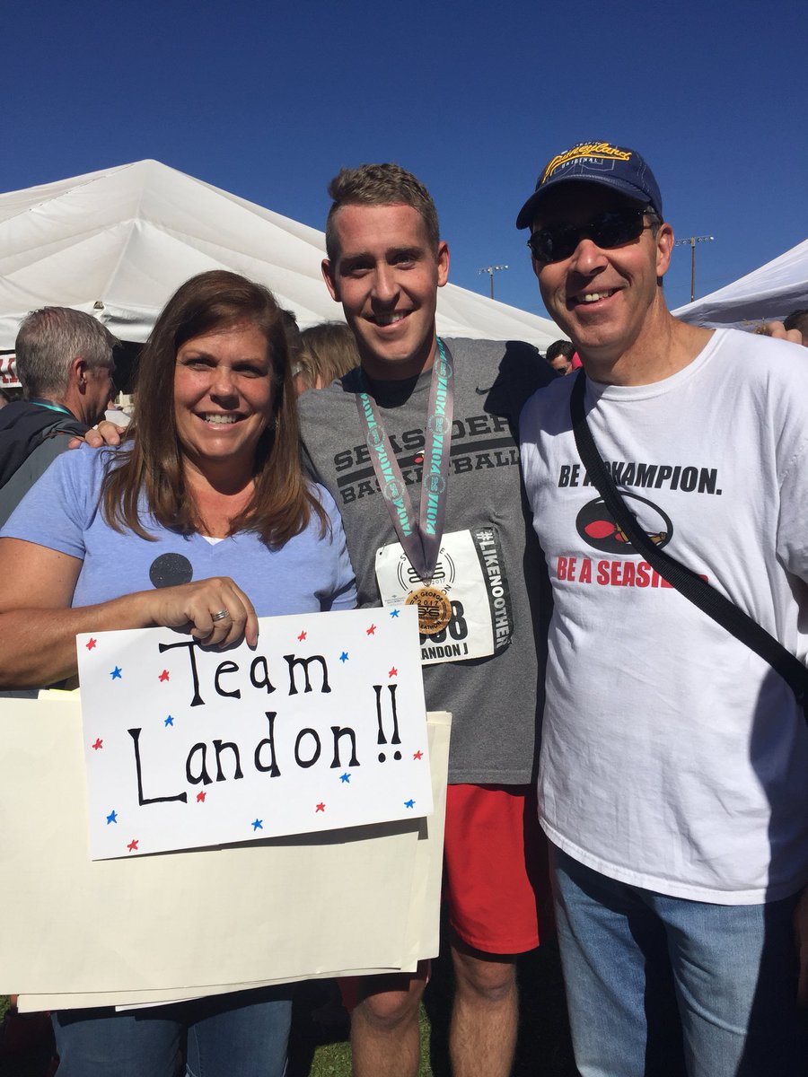 LandonSouthwick's tweet photo. 1st Marathon ✅
⏱:3:37:21 
St. George Marathon yesterday was amazing. Crazy enough I think I want to do another one.
#JustAnotherRunner https://t.co/4qAfxFWRKI