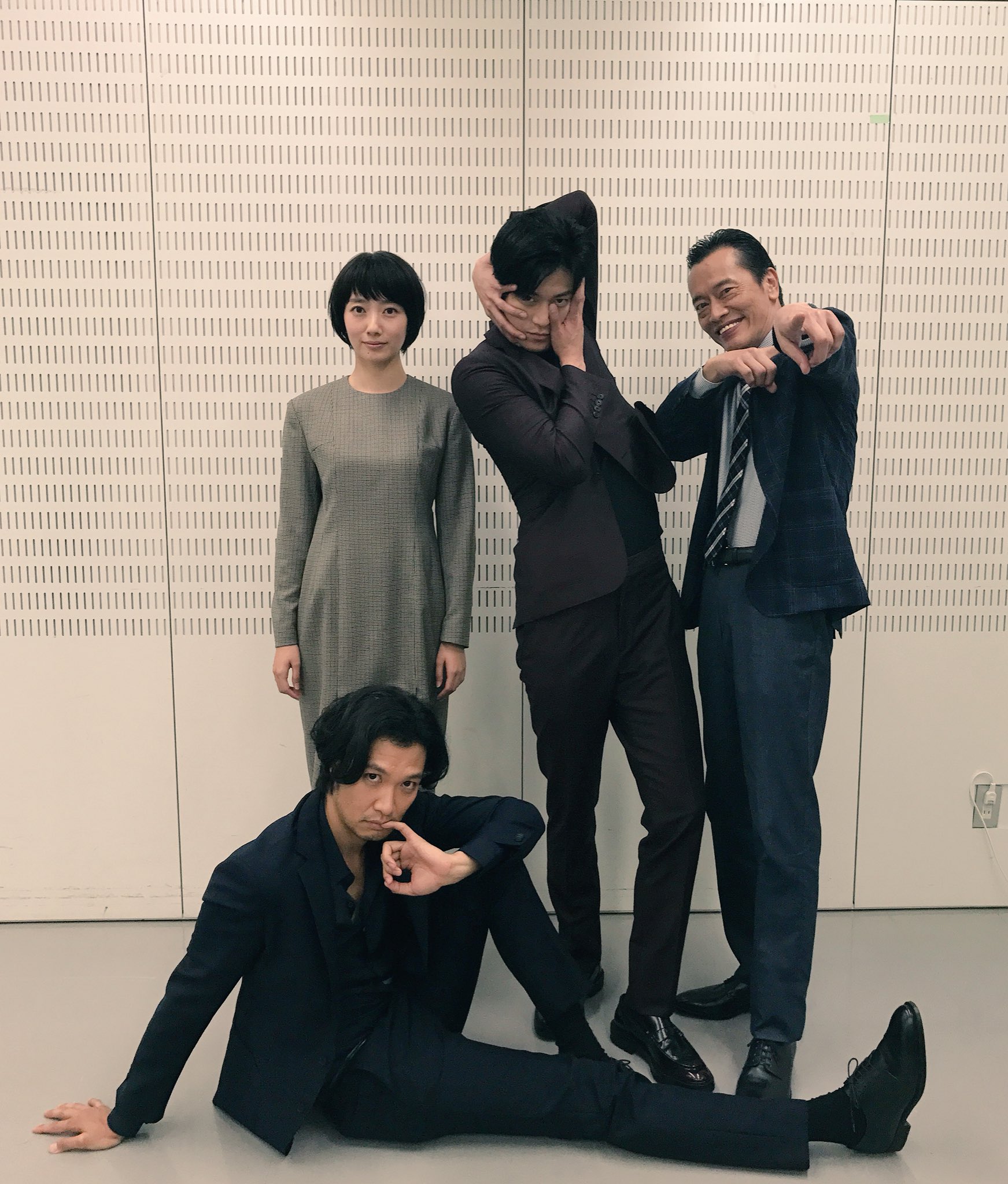 Chiaki Dorama World ドラマワールド Cast Of Border 2 Oguri Shun Haru Endo Kenichi Amp Aoki Munetaka Pose For An Interesting Photo After The Screening Event From Twitter T Co Lbqnm0xw7u