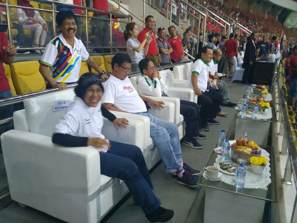 Menyaksikan Timnas U19  melawan Timnas Thailand .3.0 utk Indonesia.