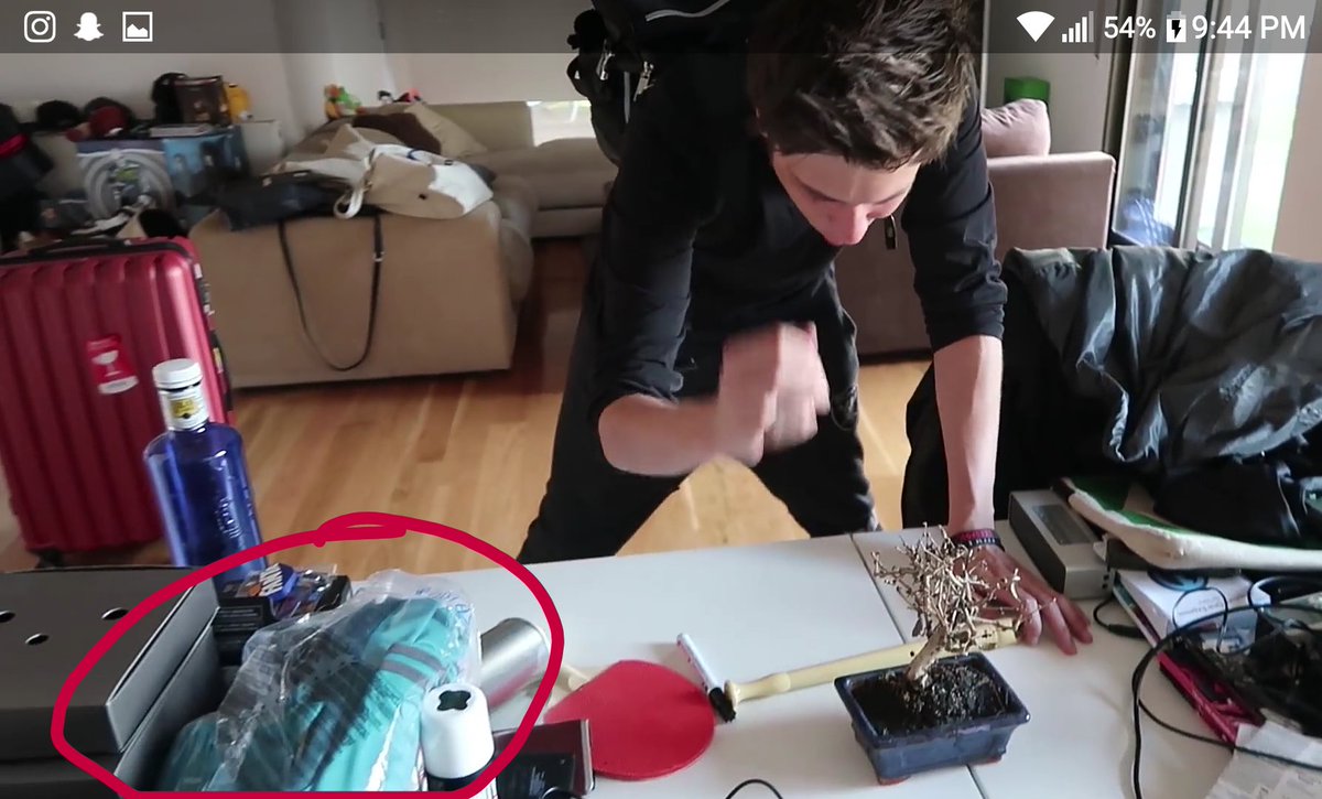 juliymichis's tweet photo. @Rubiu5 Soy yo. ¿O ese es él abrigo de Kaneki? https://t.co/R5422lf35B