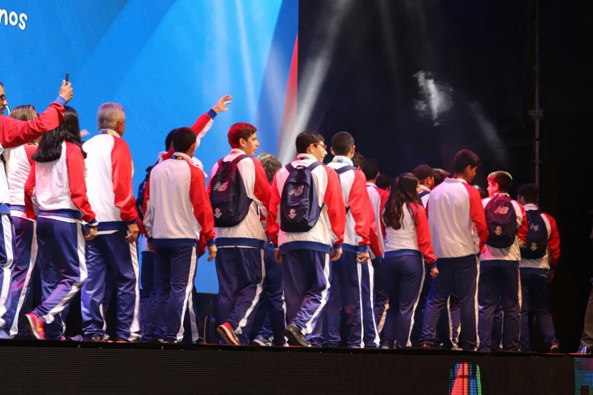 coparaguay's tweet photo. ¡El #TeamParaguay🇵🇾 presente en la Clausura de los II Juegos Suramericanos de la Juventud, @Stgo2017! ¡Un gran torneo para el pais! 👏🏼🥇🥈🥉👏🏼 https://t.co/V6bPQ9UUG3
