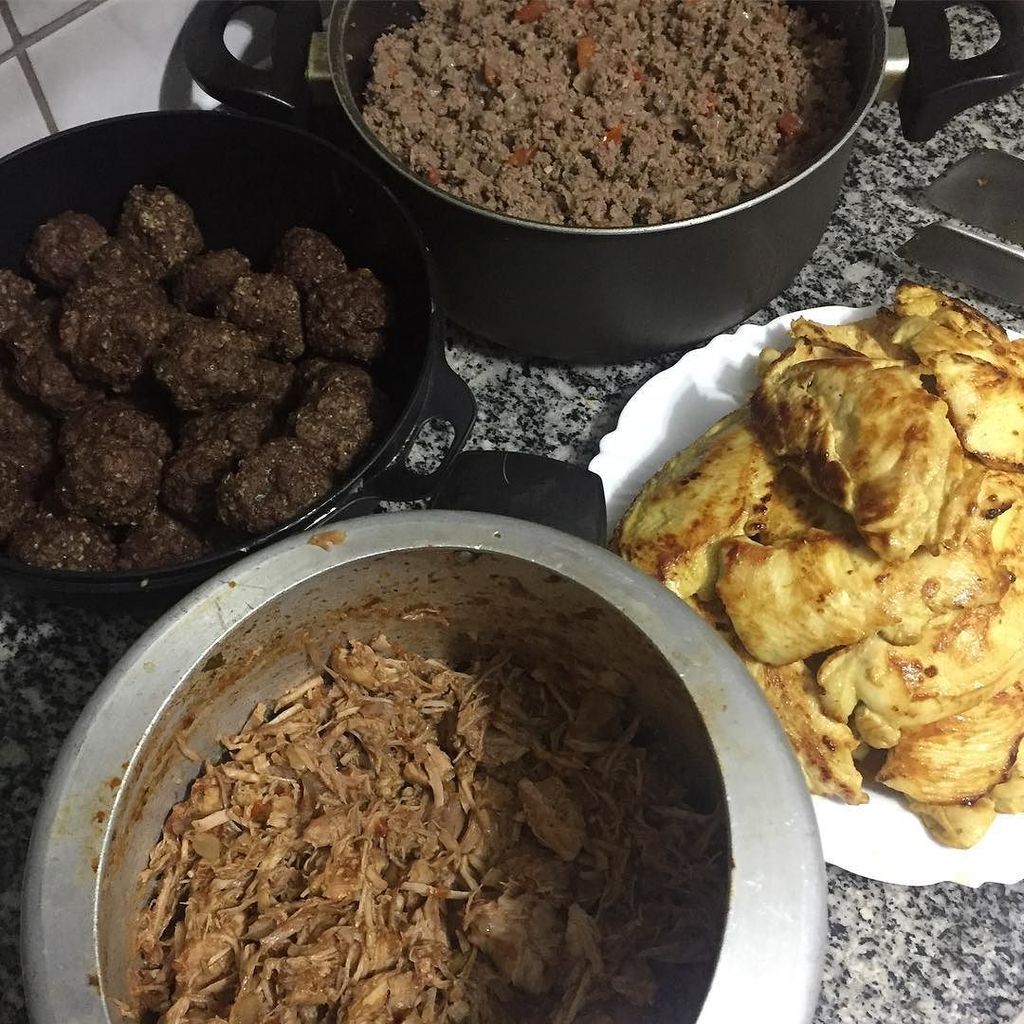 amanda_arm's tweet photo. Almôndega, carne moída, pernil na cerveja e frango ao curry 🍴encomende! armelicias@gmail.com #armelicias #comidaca… https://t.co/gfr5sq7q6s https://t.co/c3QE1CFqQ4