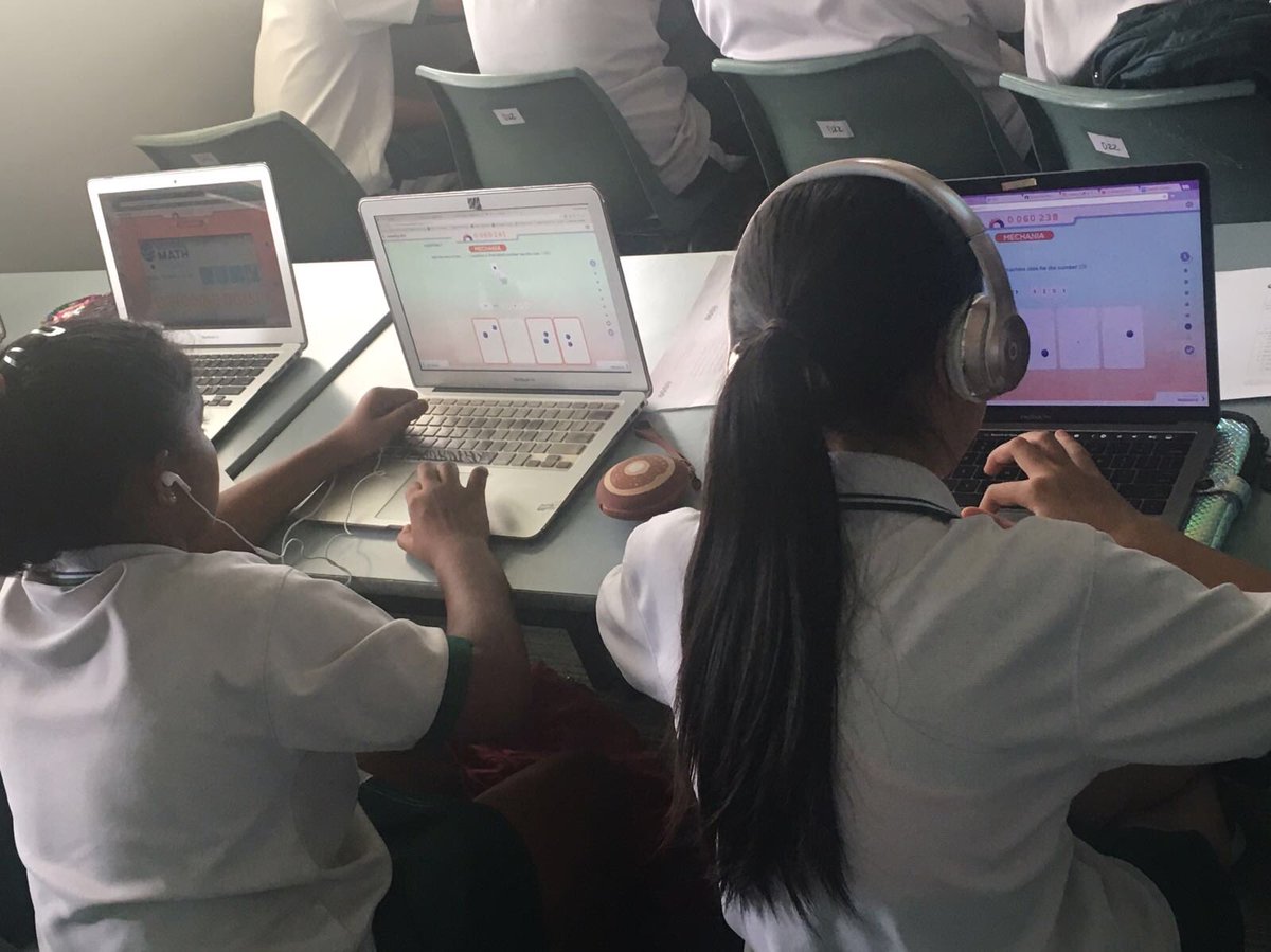 daniela8128's tweet image. #gmw2017 Dots exploding in Hong Kong