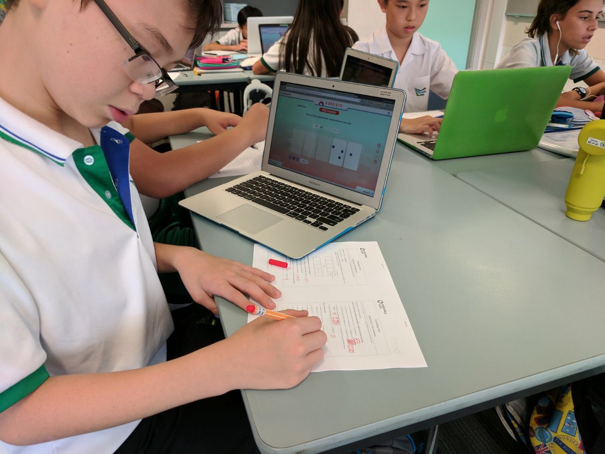 daniela8128's tweet image. #gmw2017 Dots exploding in Hong Kong