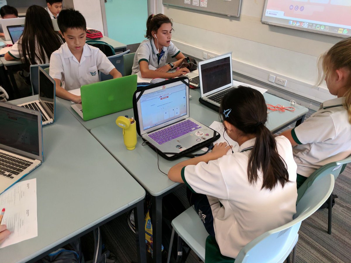 daniela8128's tweet image. #gmw2017 Dots exploding in Hong Kong