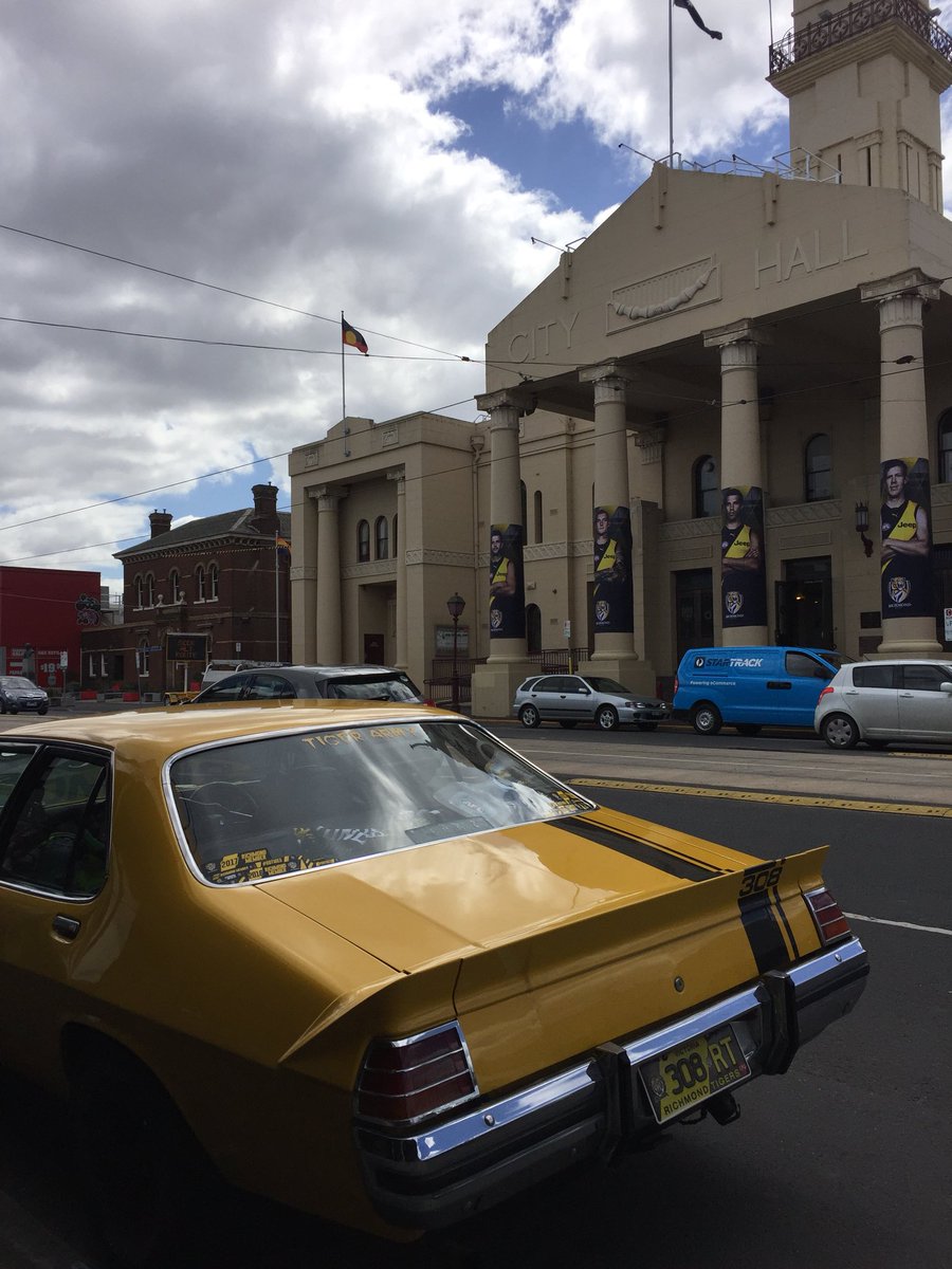 TroutWoodend's tweet photo. @Richmond_FC shops still have plenty of yellow and black going on. Just had a bloody great burger at #sportingglobe https://t.co/AjF6ysI3nE