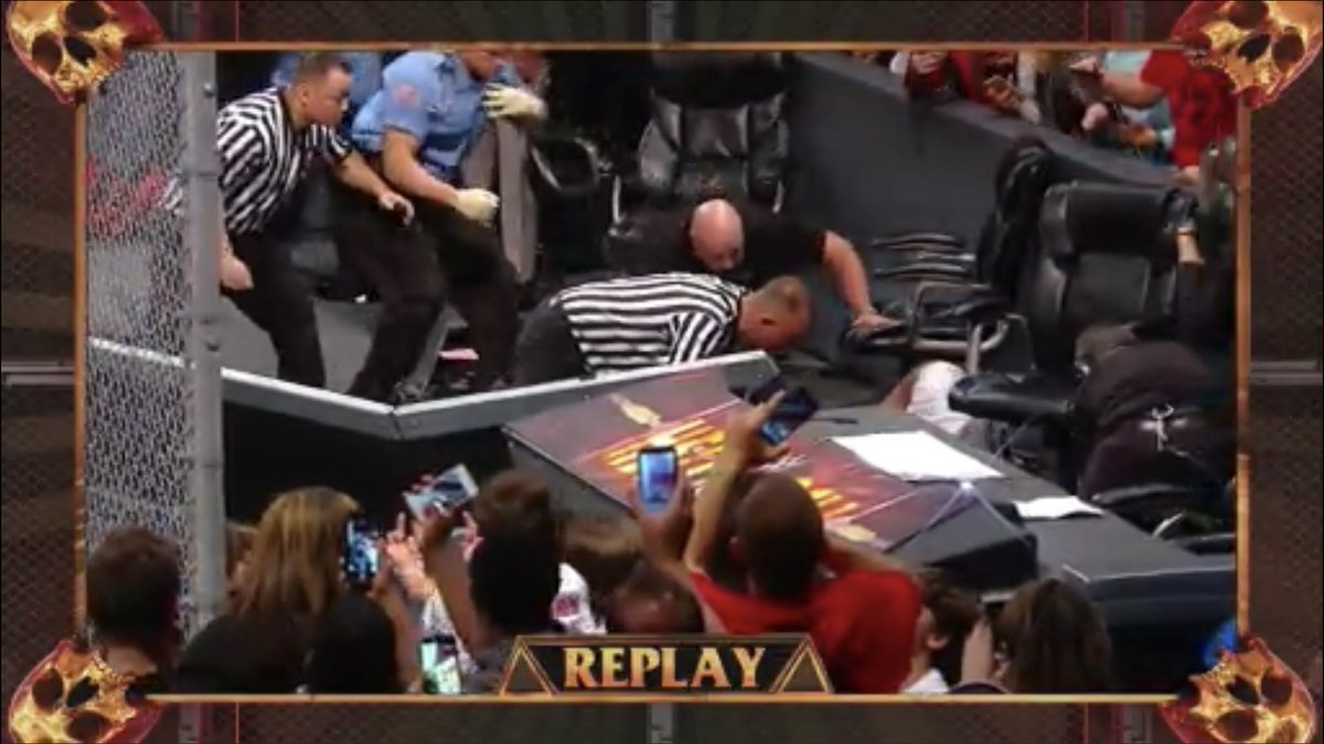 EllisMbeh's tweet photo. The highlight of that Shane Vs Owens match: Shane’s son flipping off Zayn. #HIAC https://t.co/oF6hhwXRiH