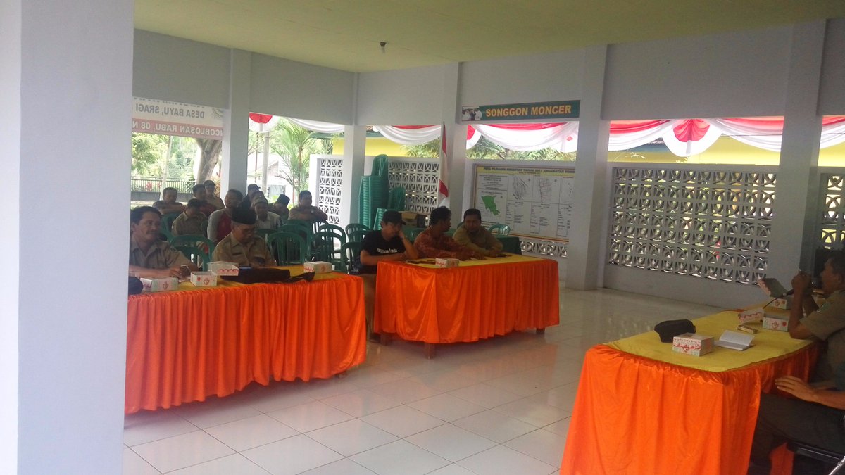 Kec_Songgon's tweet photo. Rapat Pembentukan Panitia Harjaba "Puputan Bayu"

@a_azwarnas 
@wagianto22 
@banyuwangi_kab 
#Harjaba
#Perangpuputanbayu
#songgon_moncer https://t.co/zIDJrJheR6