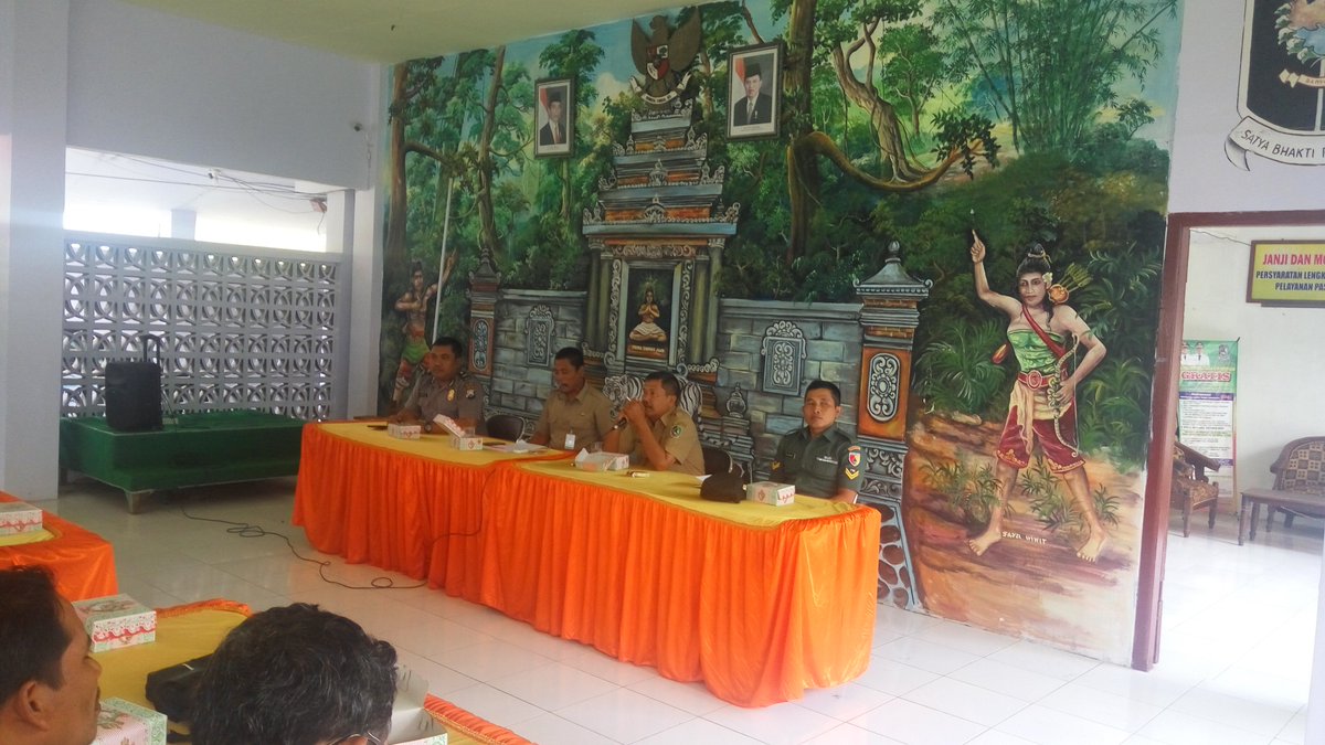 Kec_Songgon's tweet photo. Rapat Pembentukan Panitia Harjaba "Puputan Bayu"

@a_azwarnas 
@wagianto22 
@banyuwangi_kab 
#Harjaba
#Perangpuputanbayu
#songgon_moncer https://t.co/zIDJrJheR6