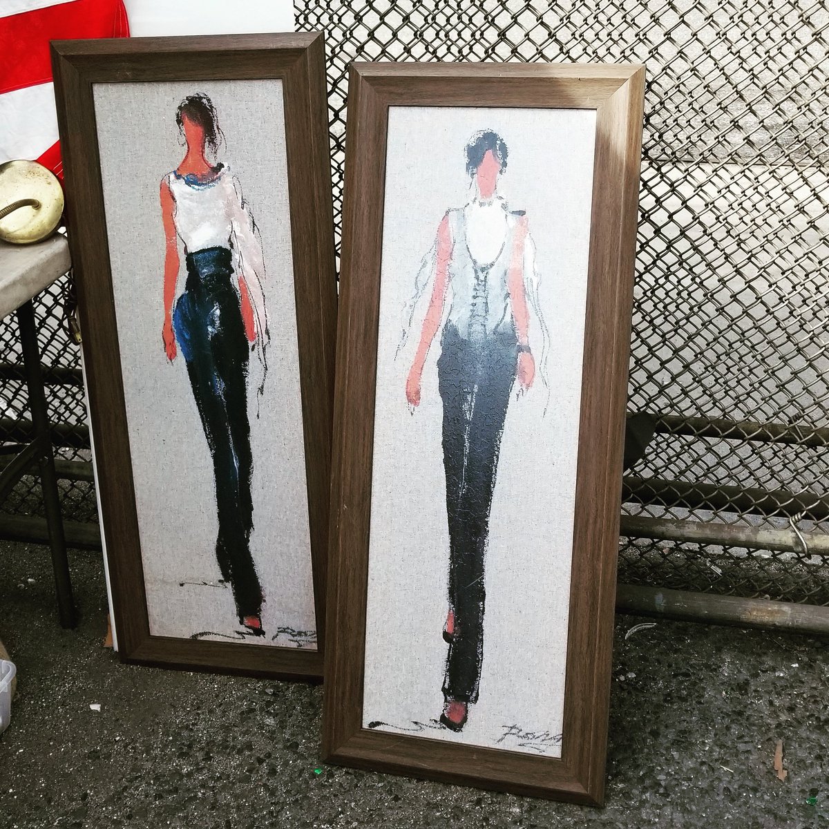 lisa_fiorentino's tweet photo. #fashionillustration #fashion #flea #sundayfunday #fleamarketstyle #finds #hyhk #hudsonyards #vintage #art #hellskitchenfleamarket https://t.co/1MAMcCIzSJ