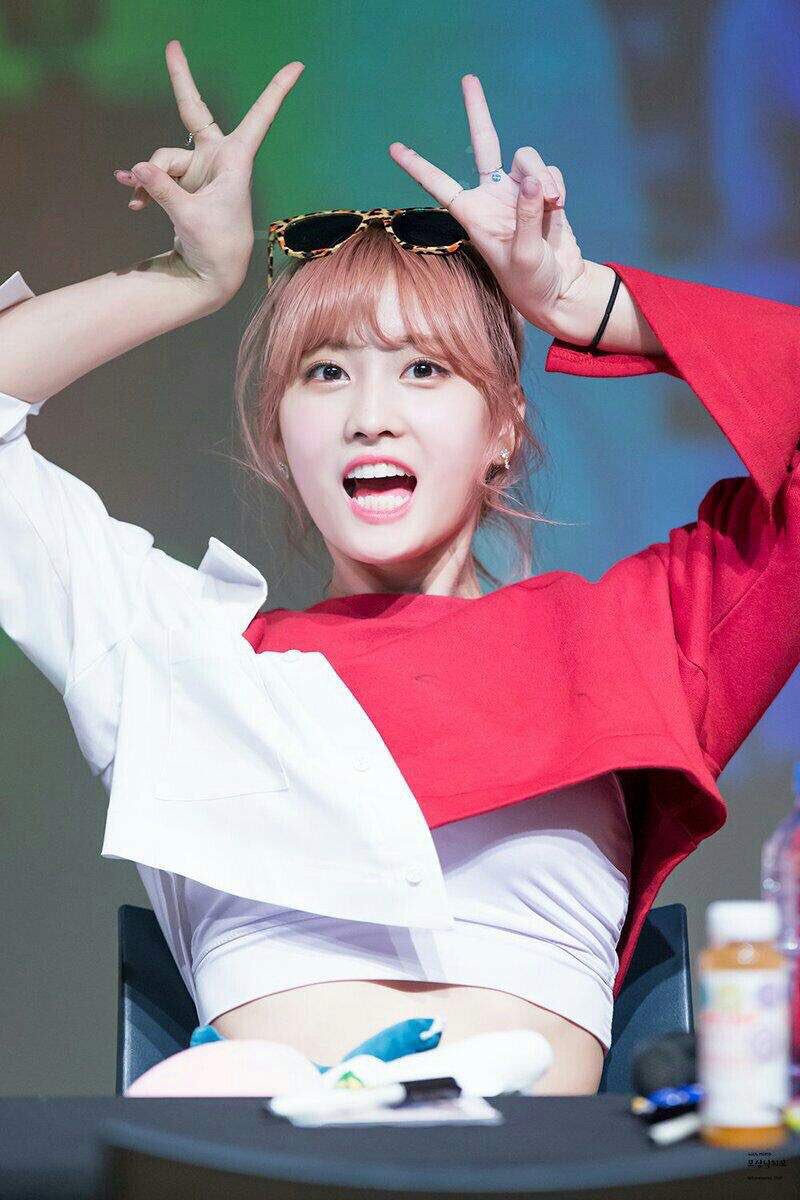 ピンクの髪のももりん最高かよ😍 #TWICE #モモ