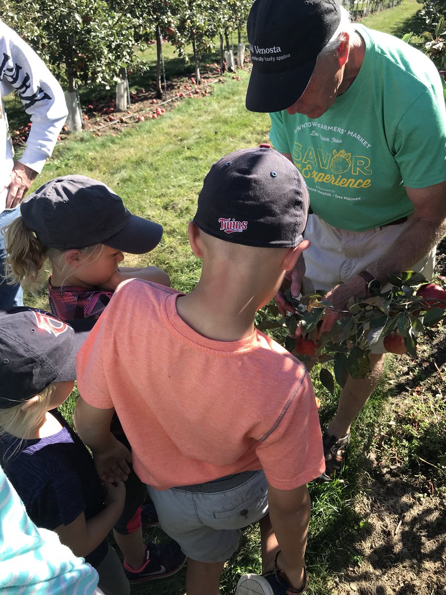 yut45's tweet photo. @uni_localfood  These kids had a great time on  #farmcrawl17. Thx to everyone who took time out of their day to teach them about iowa ag! https://t.co/XcvA4lVdmq