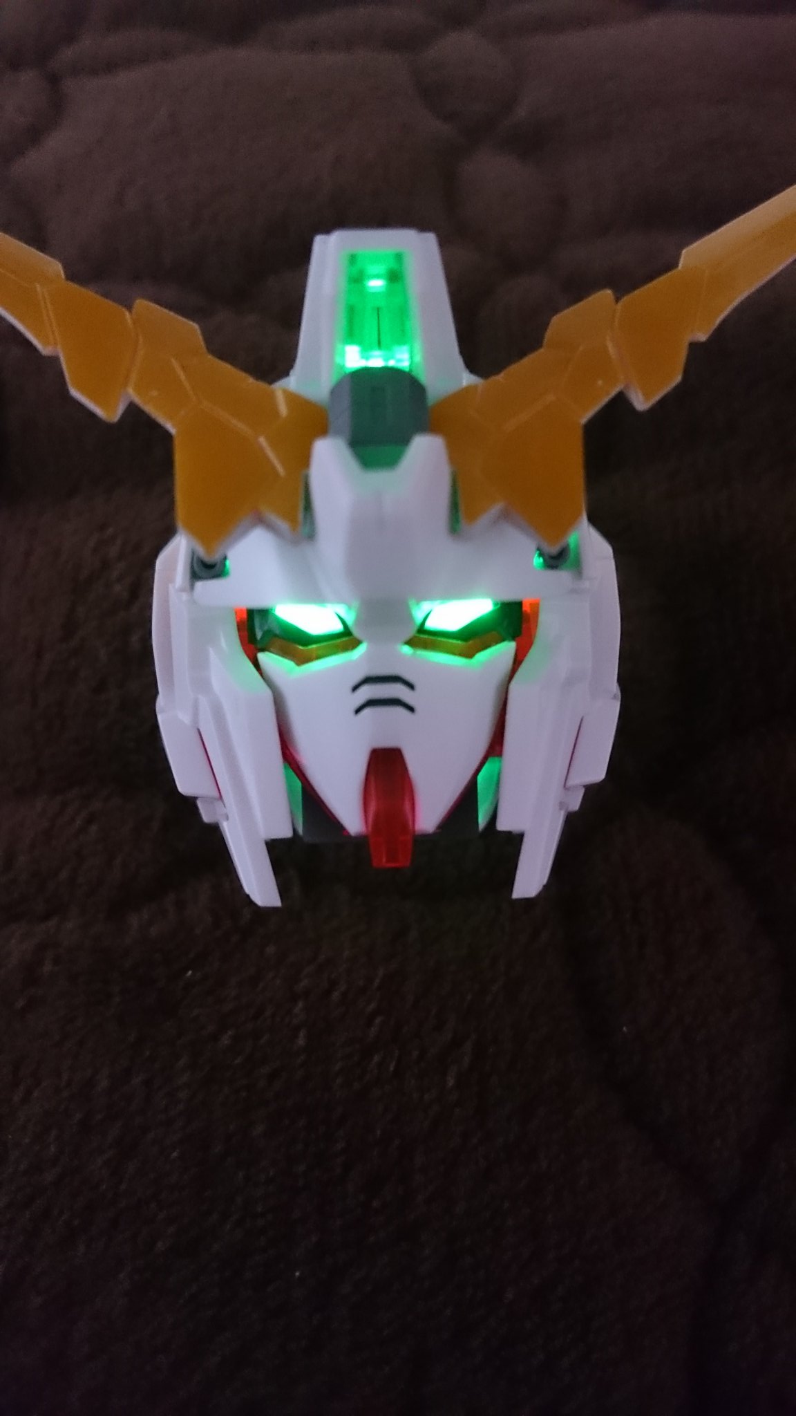 ﾋﾛﾏｯｸｽ メガサイズ ユニコーンガンダム取説にはないけどガンプラ用led ユニットがちゃんと頭部に入るようになっているのがスゴい 緑色ledユニットを入れて発光させてみました ガンプラ ユニコーンガンダム T Co Yvrak7mkos Twitter