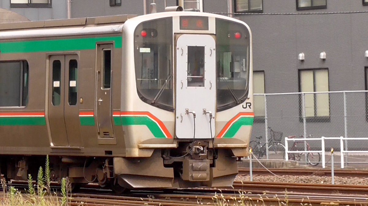Sawakazuair E721系0番台 仙山線落ち葉掃き回送 仙台駅8番線にて 落ち葉掃き仕様になったe721系0番台を撮影するのは今日が初めてでした