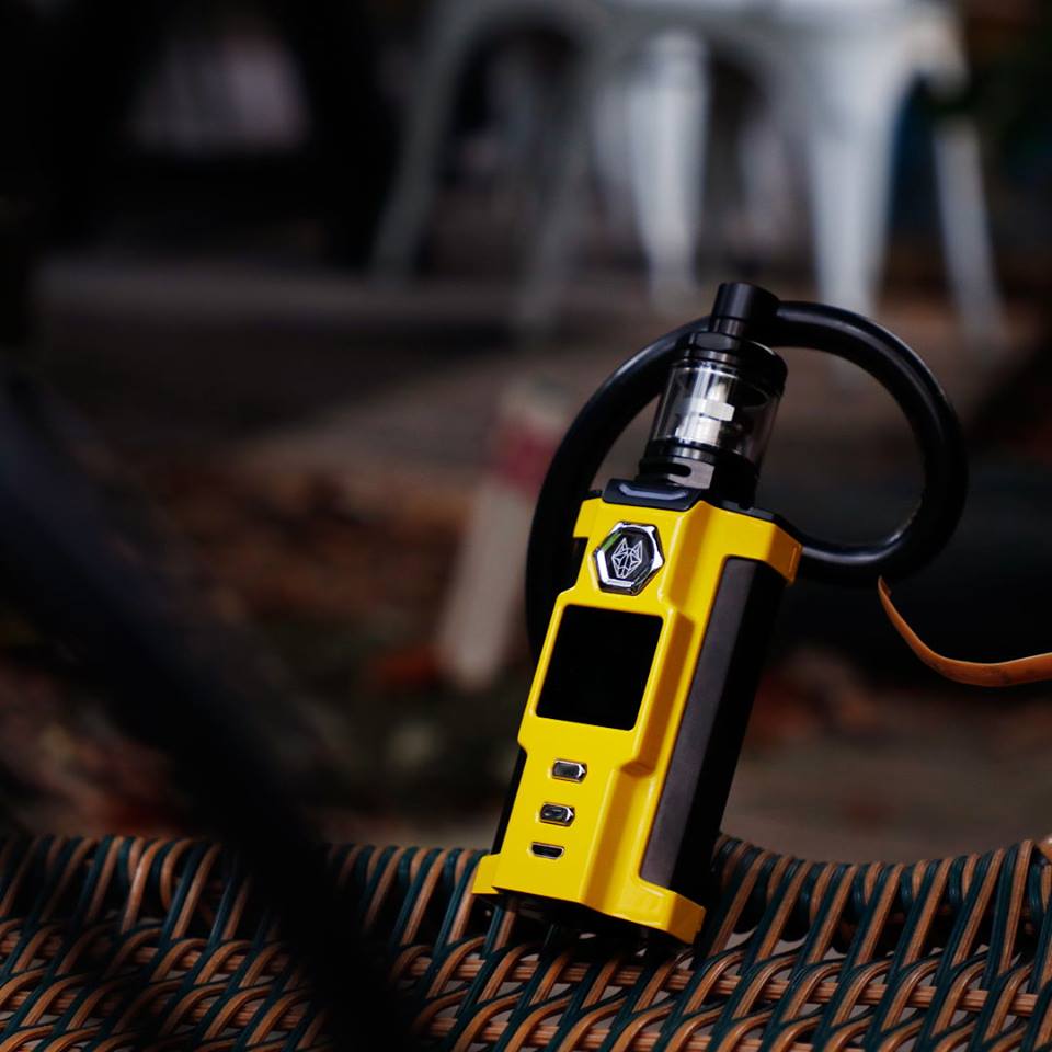 Snowwolfvape's tweet photo. Enjoy the fall season with Snowwolf 🍁
#vapefam #nature #snowwolf200W #fuchai #sigelei #vfeng #alldayvape #dripgirls #snowwolf #snowwolfvfeng https://t.co/6MzZa8roDZ