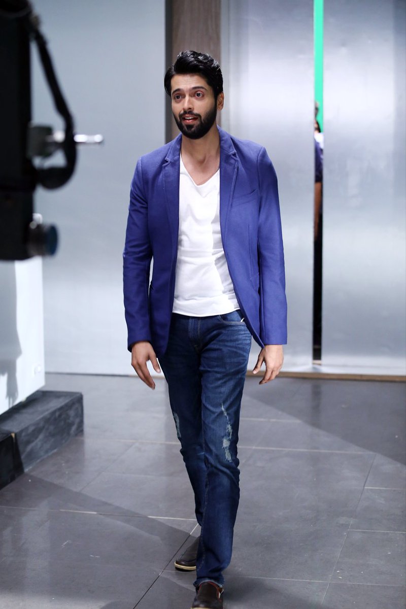 fahadmustafa26's tweet photo. Waves TVC 2017 | BTS https://t.co/rx7q9LCUt5